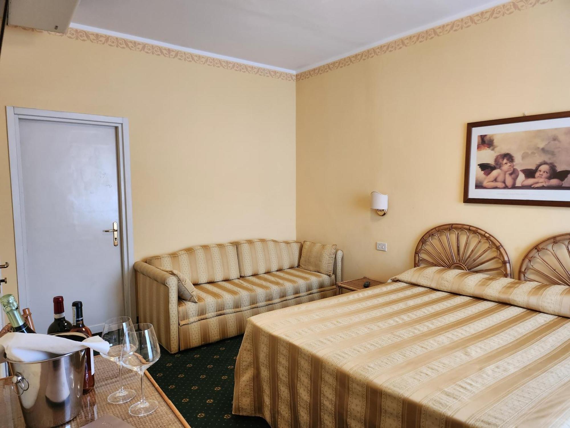 Riviera Hotel