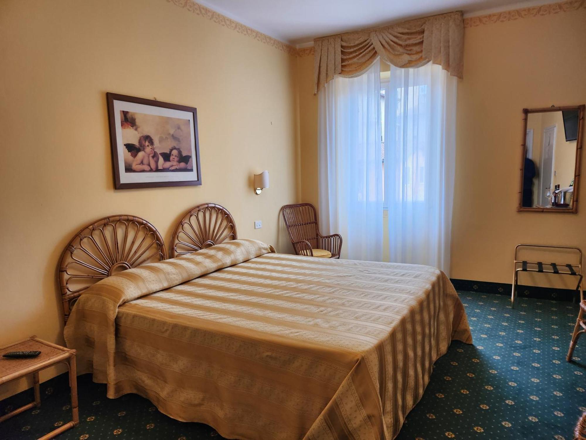 Riviera 3*