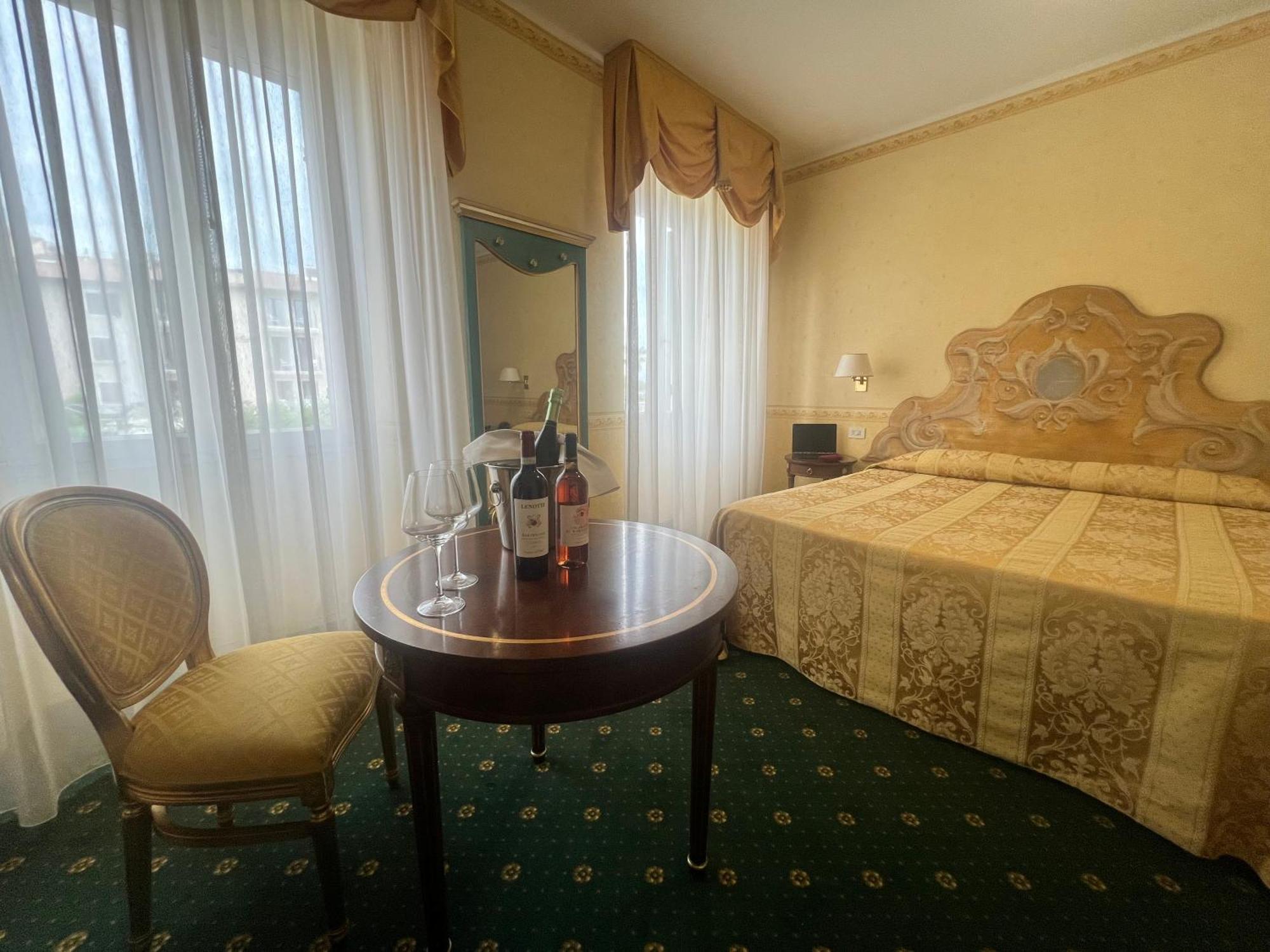 Riviera Hotel 3*